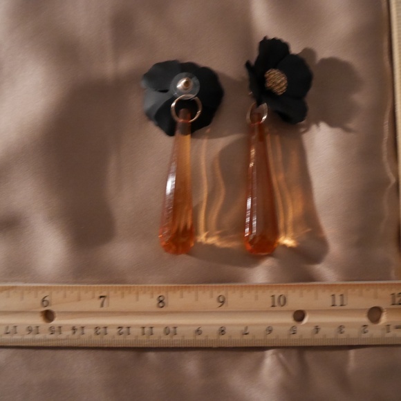 swarovski earrings two colors available - Picture 6 of 8